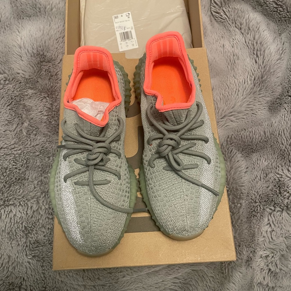 Yeezy boost v2, like new!